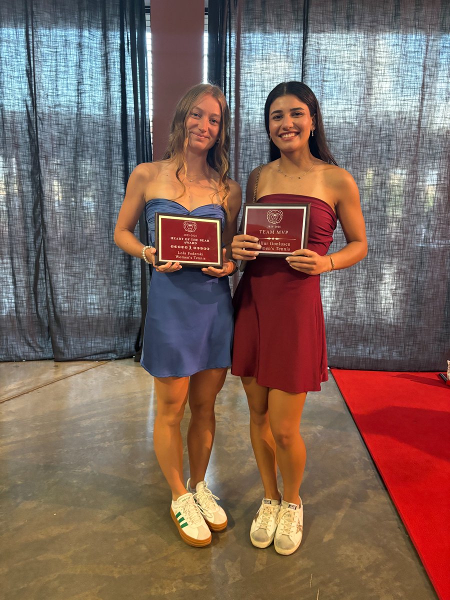 MoStateTennis's tweet photo. 2026 BEARS CHOICE AWARDS 🐻🏆

Our tennis Bears shine on and off the court!

#BearsChoice | #GoBears | #WeAreMoState https://t.co/jQ1eQza7BG