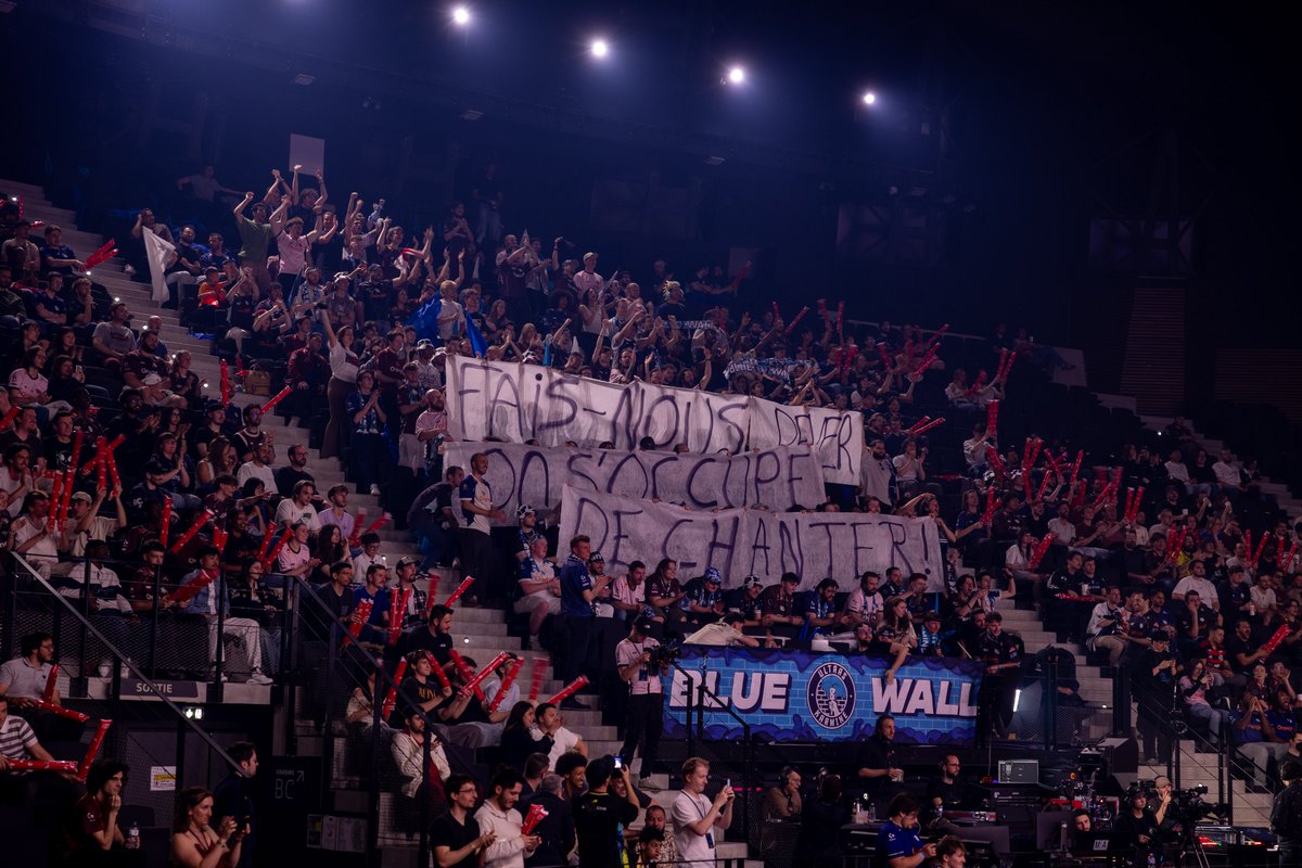 Le Blue Wall tweet media