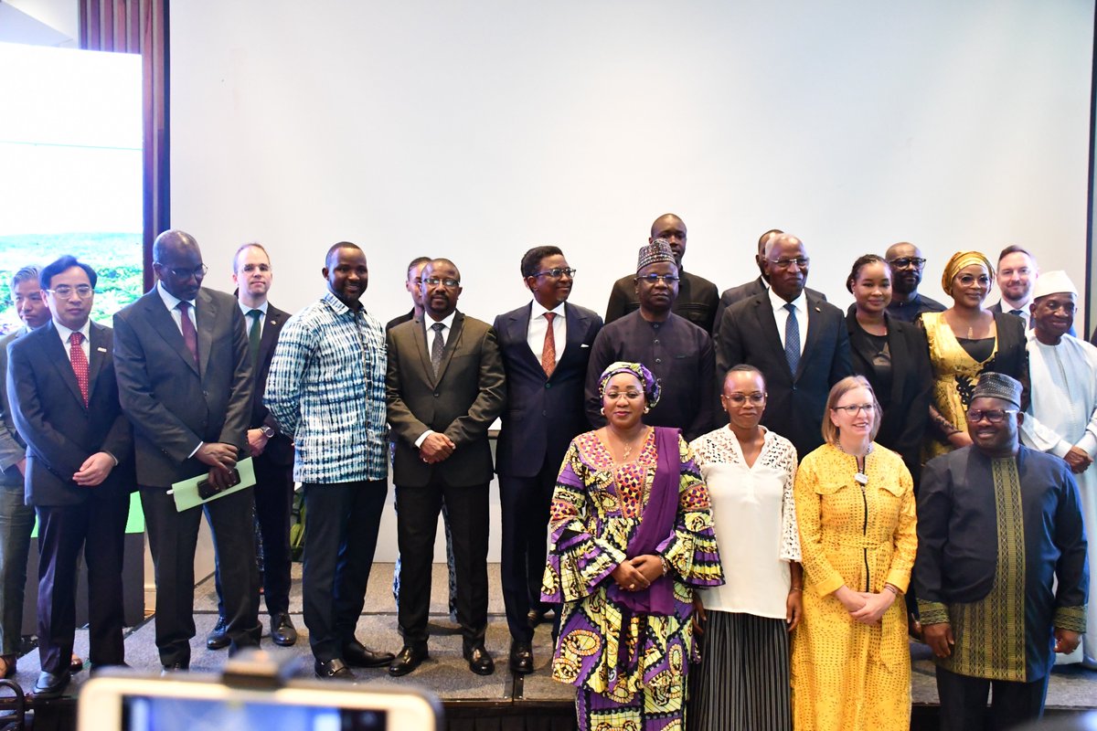 CTGGuinee's tweet image. Au Forum sur la Biodiversité à Conakry, la CTG l’a réaffirmé : Simandou, c’est plus que du minerai. 
C’est un projet pour la Guinée, fondé sur un « fer vert », la protection de la biodiversité et un développement durable. #CTG #Simandou #Guinée