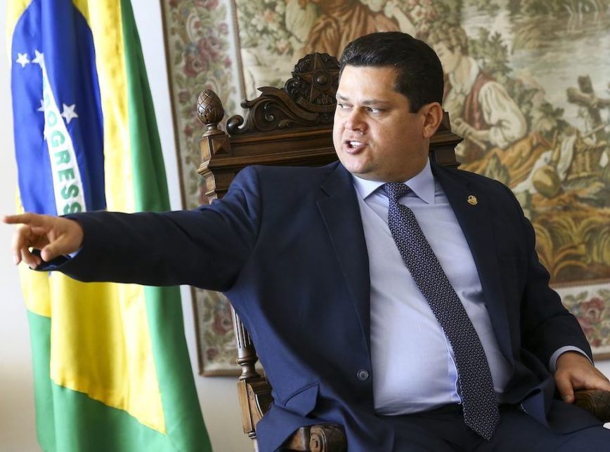 ATENÇÃO!! O Presidente do Senado quer votar na quinta-feira um projeto que diminui em 30% da pena de ESTUPRADORES, PEDÓFILOS, SEQUESTRADORES e faccionados!!

Alcolumbre articulou o projeto da DOSIMETRIA que seria pra diminuir a pena de golpistas, mas tem trechos que diminuem