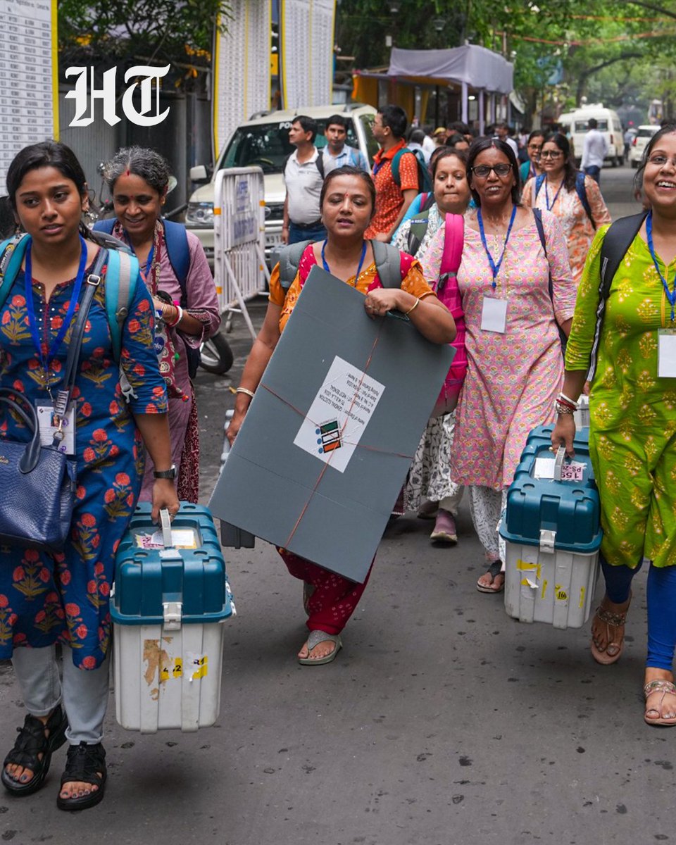 htTweets's tweet photo. #InPhotos | Polling officials depart for their respective centres with EVM and VVPAT units ahead of the second phase of the West Bengal Assembly elections.
#WestBengalElections #Phase2 #EVM #VVPAT #ElectionPrep https://t.co/LxDo56UtIs