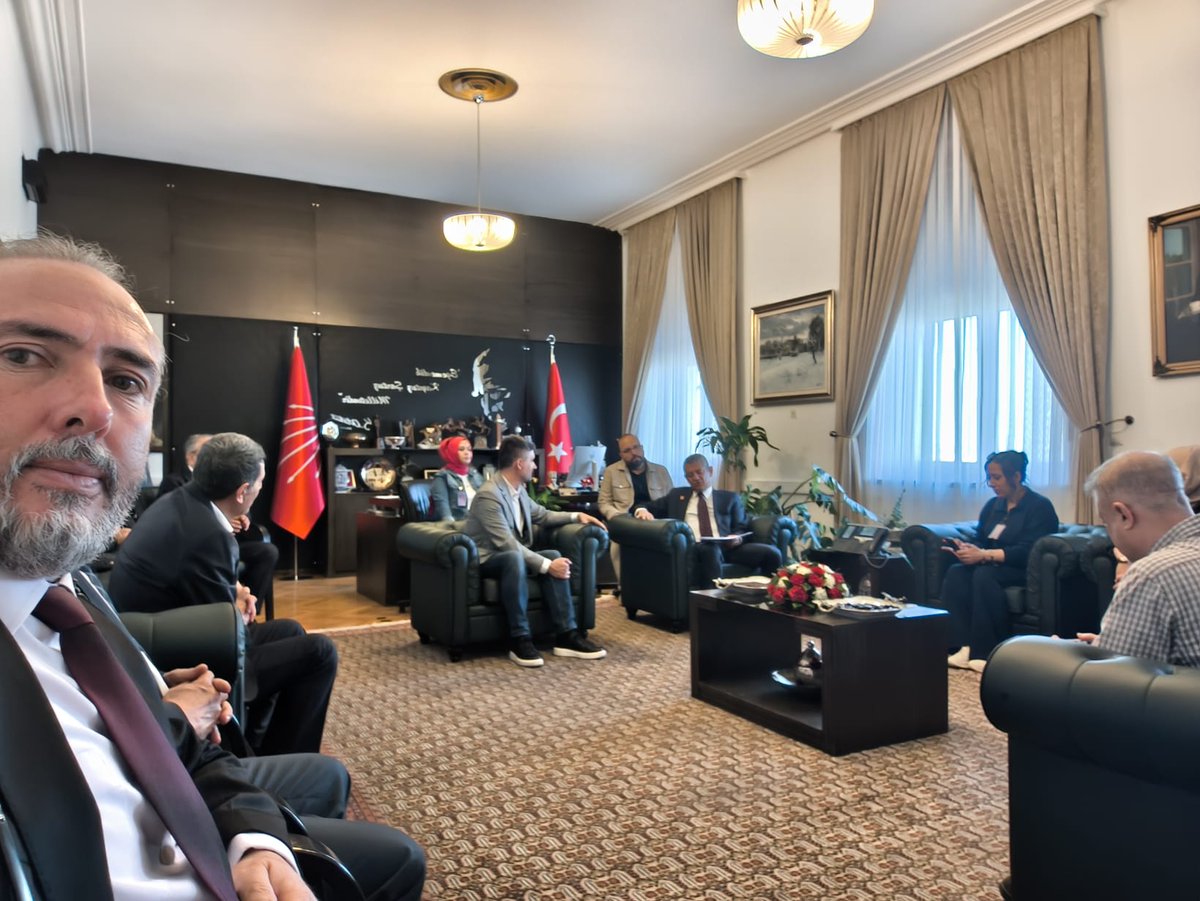 Yozgat_KHK's tweet photo. CHP GENEL BAŞKANI ÖZGÜR ÖZEL ile KHKLI PLATFORMLARI OLARAK VERİMLİ BİR GÖRÜŞME YAPTIK... https://t.co/2Fcli3k5UP