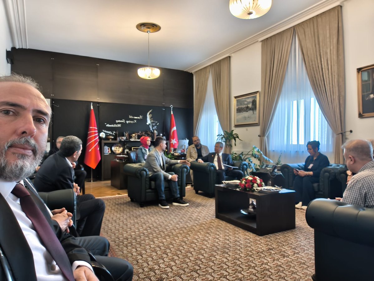 Yozgat_KHK's tweet photo. CHP GENEL BAŞKANI ÖZGÜR ÖZEL ile KHKLI PLATFORMLARI OLARAK VERİMLİ BİR GÖRÜŞME YAPTIK... https://t.co/2Fcli3k5UP