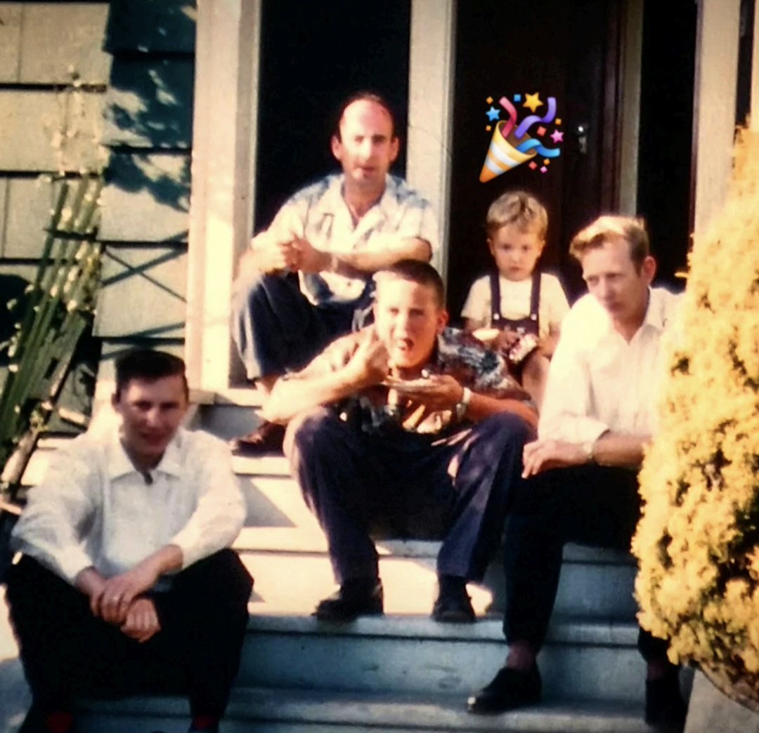 MaPar16's tweet photo. Just shootin' the breeze with some of the uncles. 
Wishing my big brother @soursuite a very happy birthday! https://t.co/qZB2wnB1kN