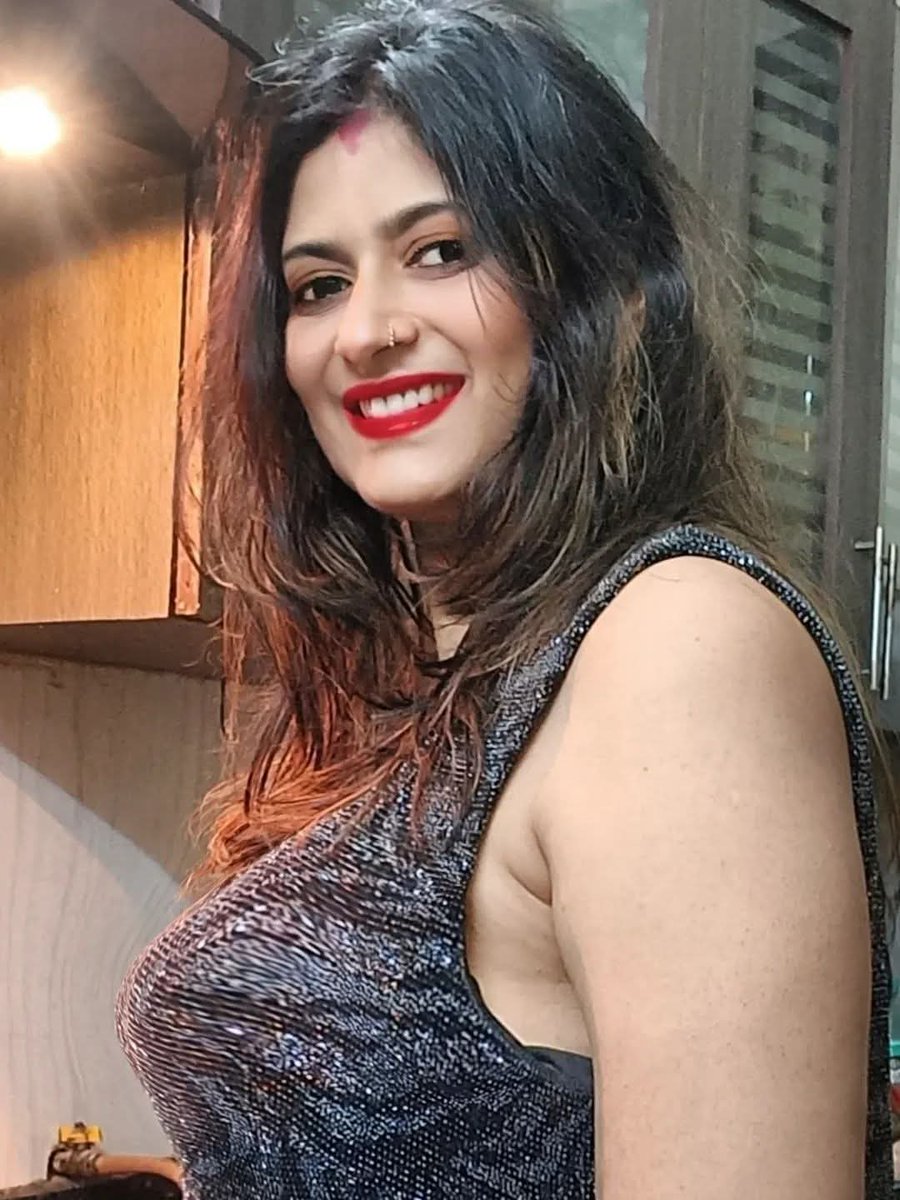 chichora70's tweet image. पुरुष उलझे रहते हैं 
स्त्री के भूगोल में
जबकि.. 
स्त्री चाहती है 'वो पुरुष' 
जो जाने-समझे उसके विज्ञान को । 😎😎😎
#viral #trending #bold #sexy #hot #bhabhi_lover #mood #women #desi @chichora70