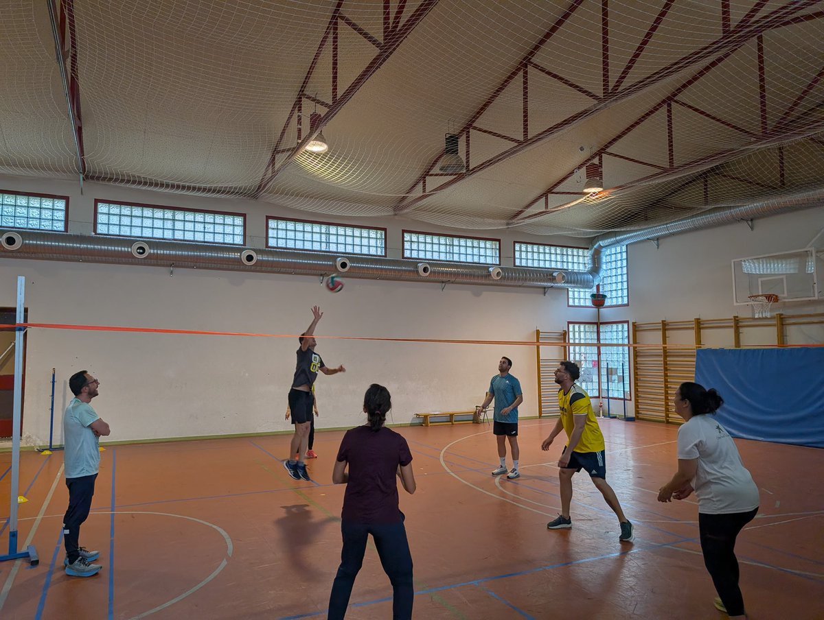 CFIE_Avila's tweet photo. Rematamos curso en @CFIE_Avila 🏐💥
Hoy cerramos la última sesión del curso "VOLEIBOL EN EDUCACIÓN FÍSICA: DE LA TÁCTICA AL JUEGO SIGNIFICATIVO" con  @jesusanchi y @natvay6 
¡Todo listo para que el #voley llegue a las aulas! 🔝🏐
#formaciónCyL #EF @educacyl https://t.co/f0s4JLFHvz