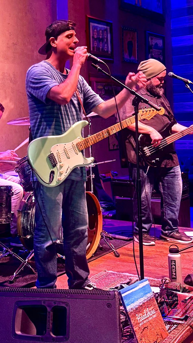 Headshine tweet media