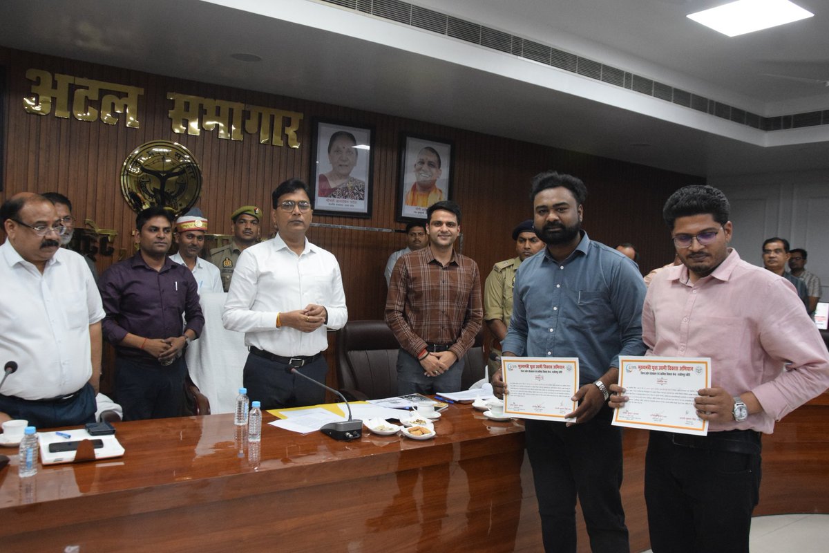 DM LAKHIMPUR KHERI tweet media