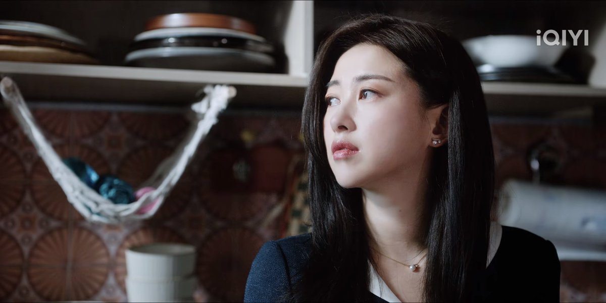 มึง แต่งงานกันมาสิบปี ผัวก็กลายเป็นส่วนหนึ่งของครอบครัวแล้ว อุ้มชูครอบครัว พ่อแม่ก็รักผัวมาก จะเลิกก็โดนคนในครอบครัวหาว่างี่เง่า ละดูชีกัดฟันทน แบบต้องทนเพราะไม่มีอิสรภาพทางการเงินอ่ะ แต่งงานมาผัวเลี้ยง ไม่ใช่ว่าอยากเลิกก็เลิก อยากได้อิสรภาพก็ต้องมีอิสรภาพทางการเงินด้วย ค่ดเส้า