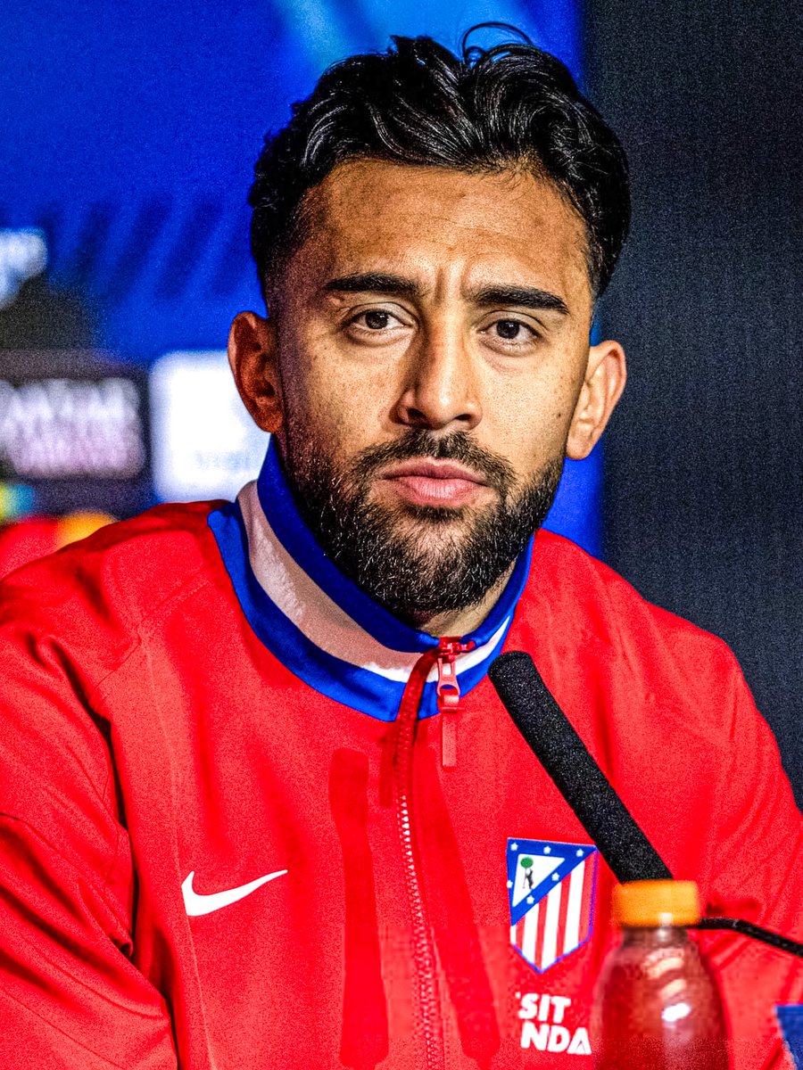 dataref_ar's tweet photo. ⚽️👨‍⚕️ “UN JUGADOR DE FÚTBOL NO SÉ SI SIENTE LA PRESIÓN. PRESIÓN TIENE QUE SENTIR UN DOCTOR PORQUE CONTROLA UNA VIDA”

🇦🇷 La opinión de Nico González en la previa del duelo entre Atlético Madrid y Arsenal por la UEFA Champions League:

“Tengo mi pensamiento: un jugador de fútbol no sé si siente la presión. Presión la tiene que sentir un doctor porque es el que controla una vida. Disfruto dentro del campo de juego. 

Hay que mantener la calma y demostrar lo que venimos mostrando hasta el día de hoy, que nos llevó hasta esta posición. Esta clase de partidos es la que uno disfruta. No considero presión de mi parte.

El grupo está muy fuerte, muy unido y lo venimos demostrando en el día a día, partido a partido. Sabemos la clase de rival que enfrentamos. Es uno de los mejores equipos del mundo, pero estamos tranquilos. Tenemos nuestras armas”.