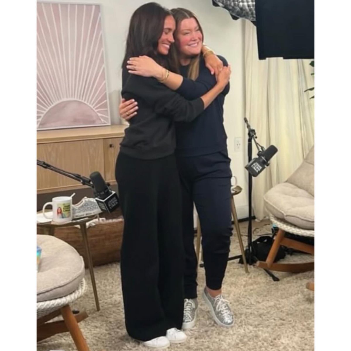 RoyalWikipedia's tweet image. On this day in 2025, the Duchess of Sussex made a guest appearance on ‘The Jamie Kern Lima Show’❤️
Meghan’s episode, described as raw and inspiring, offered listeners a glimpse into the Duchess’ life as a wife, mother and entrepreneur❤️
#DuchessOfSussex #MeghanMarkle