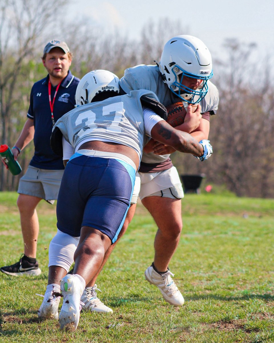 Saint Mary-of-the-Woods College Football tweet media
