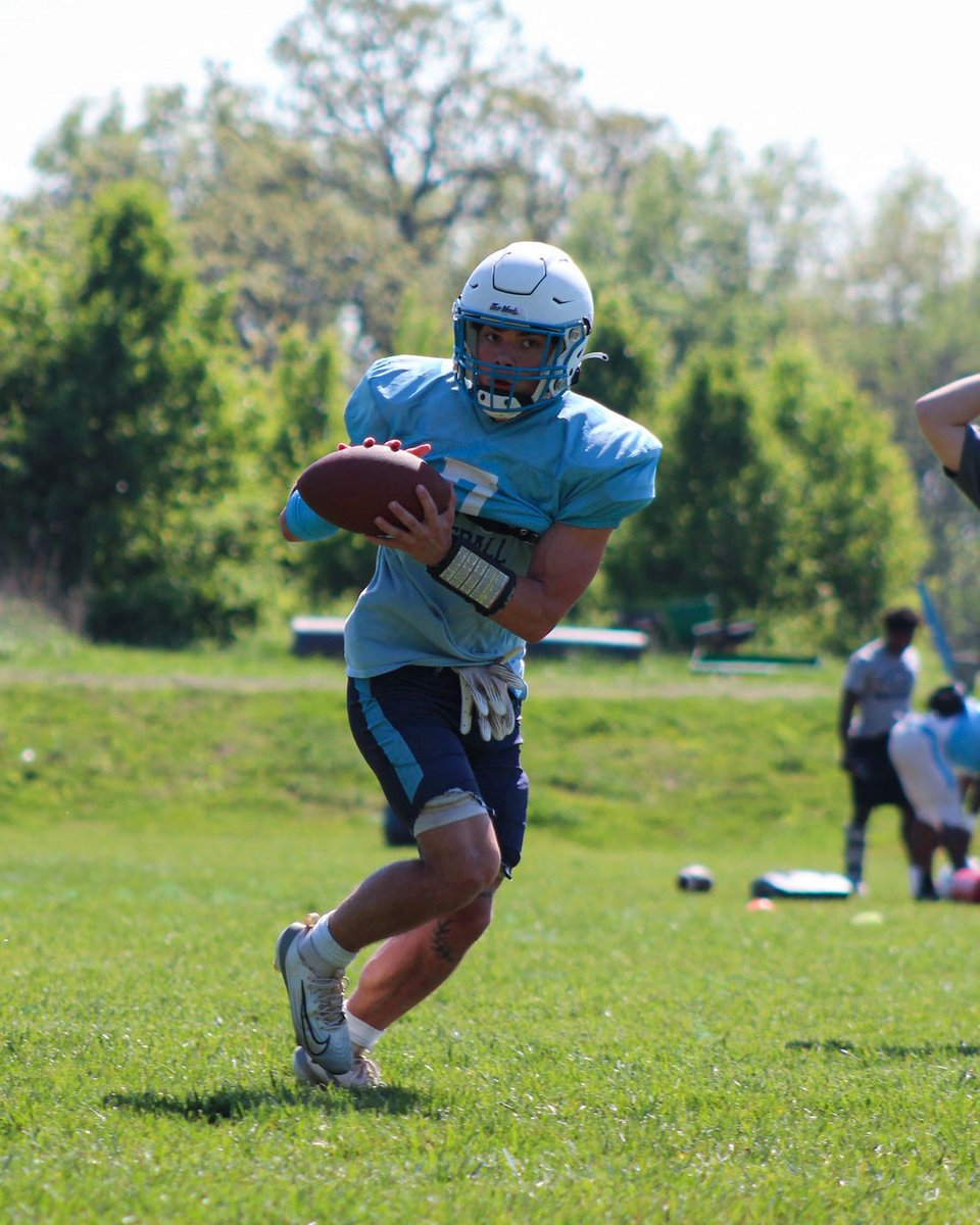 Saint Mary-of-the-Woods College Football tweet media