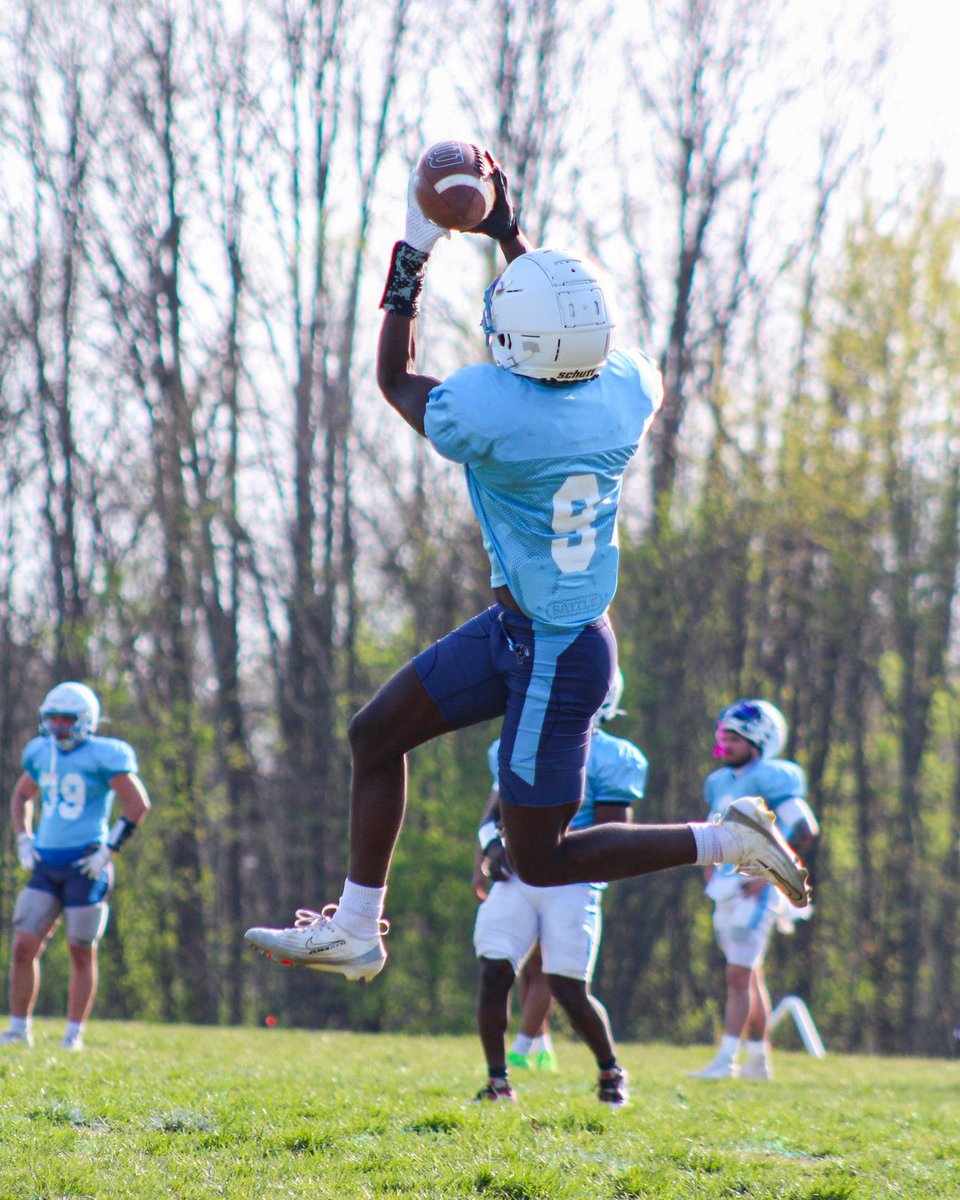 Saint Mary-of-the-Woods College Football tweet media