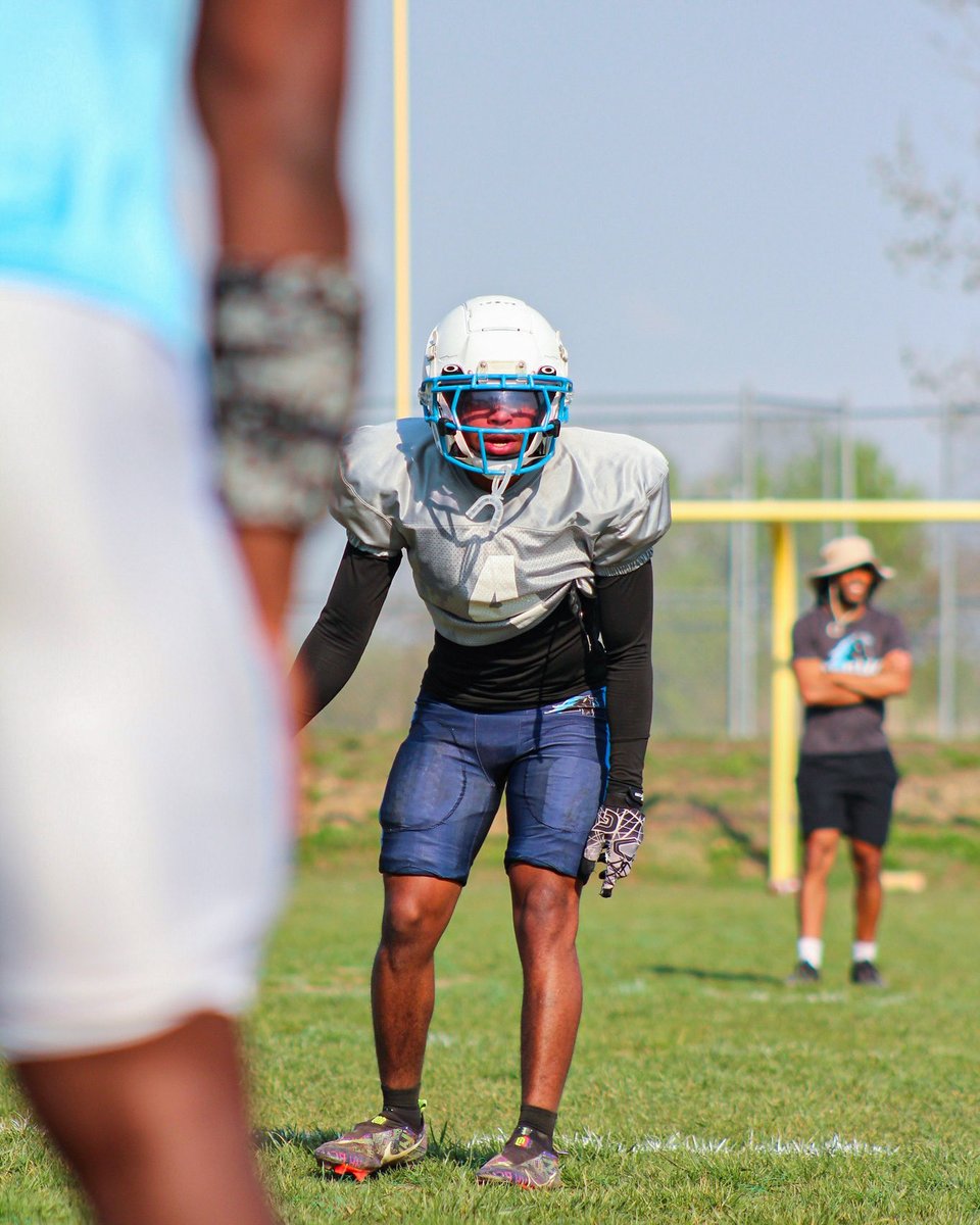 Saint Mary-of-the-Woods College Football tweet media