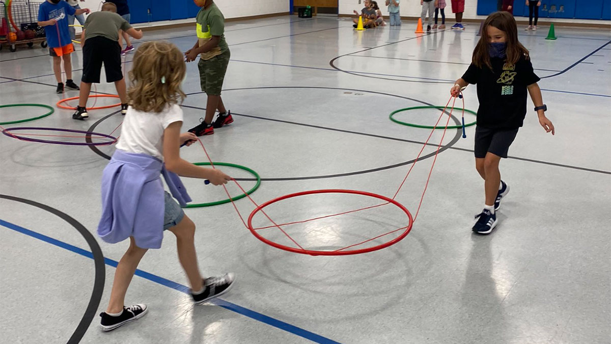 GopherSport's tweet image. Build teamwork and have fun with these four hula hoop activities in your PE classes. #physed #TeamBuilding

Discover now: bit.ly/4ayWiEM