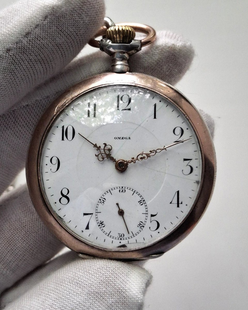 AlexanderF3266's tweet photo. A 1912 Omega pocket watch - over a century of history.

Solid .800 silver case, all original parts.
Mechanical movement in good working condition.
Original enamel dial with age-related cracks (visible in photos).

✔️ Diameter: 50mm
✔️ Includes chain (not silver)
✔️ Serial: 4035574 (verifiable)

#Omega #PocketWatch #WatchCollector #WatchForSale