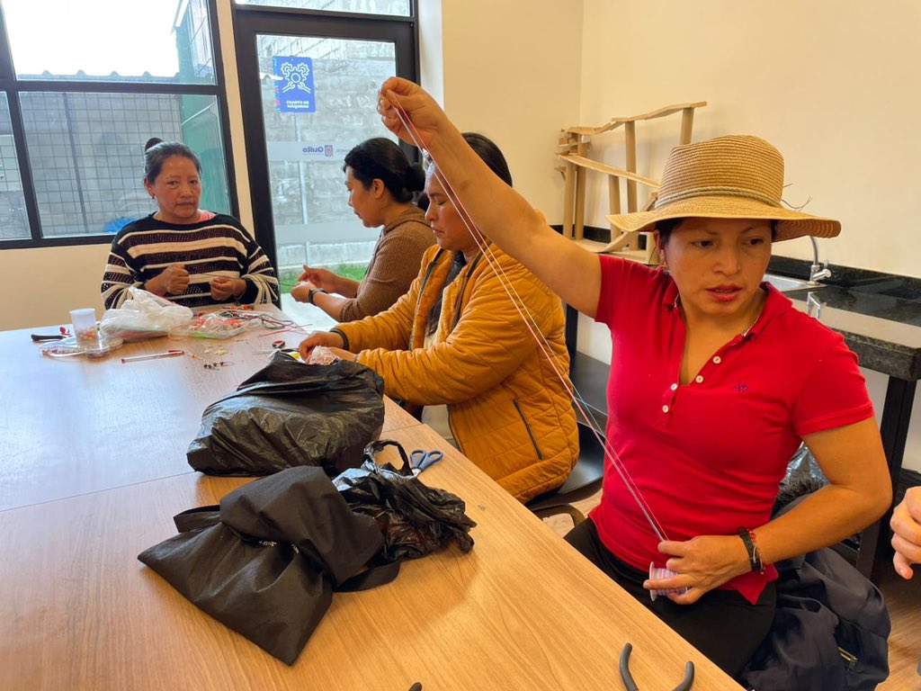 InclusionQuito's tweet photo. ❤️ #QuitoNosCuida | Conoce nuestros ‘Puntos de Cuidado’, espacios dedicados al bienestar de las cuidadoras y cuidadores de Quito.

¡Tu bienestar es parte de nuestra Política Local de Cuidados! 

Más detalles en: https://t.co/3crVGobTCB

#QuitoRenace
#QuitoNoSeDetiene https://t.co/ijJ4OELOrn