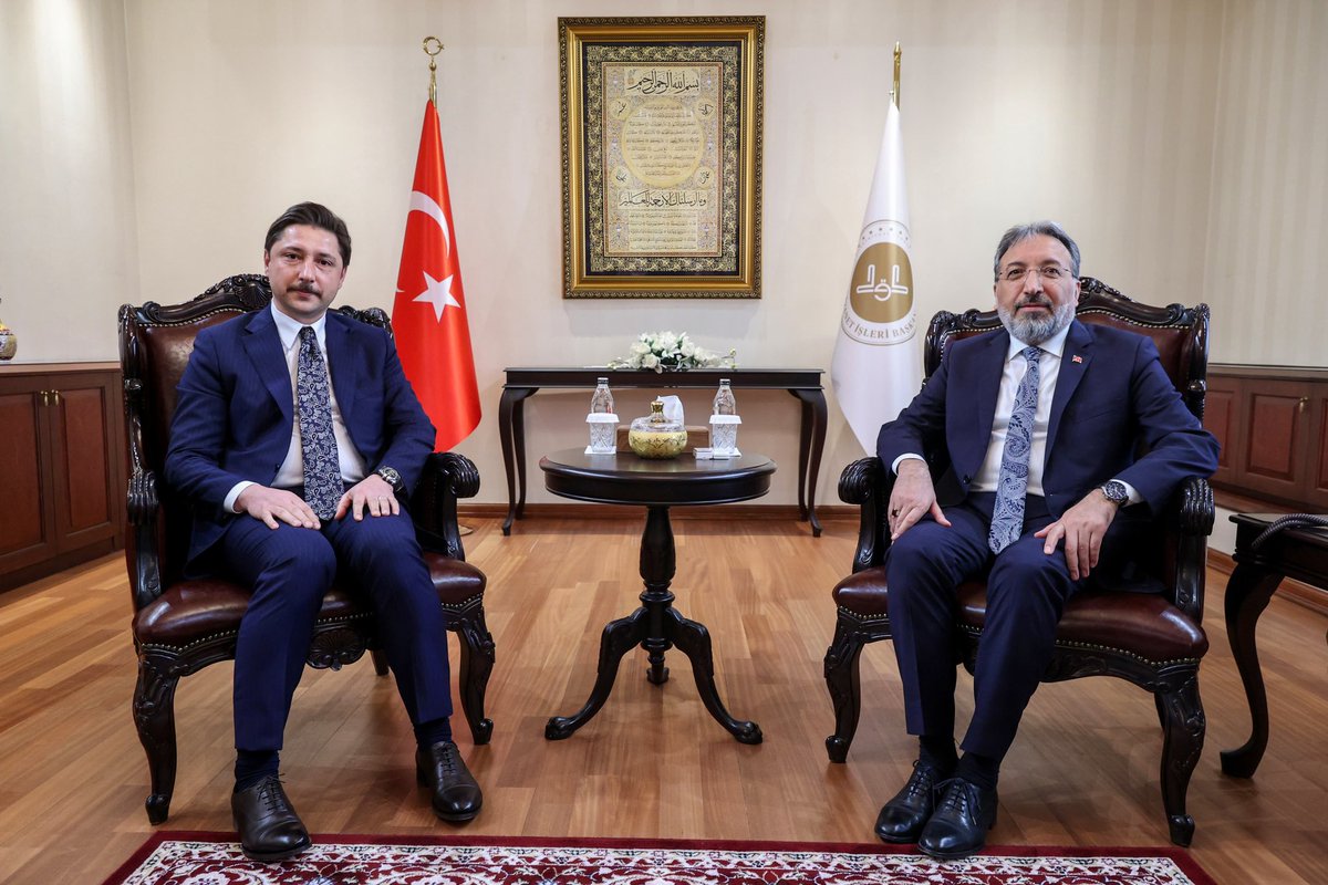 ctekurumsal's tweet photo. Adalet Bakan Yardımcımız Sayın Burak Ceyhan, Diyanet İşleri Başkanı Sayın Prof. Dr. Safi Arpaguş’u makamında ziyaret etti.

Genel Müdürümüz Çelebi Yılmaz, Hukuk Hizmetleri Genel Müdürü Dr. Mücahit Gülşen ve Genel Müdür Yardımcımız Namık Kemal Varol’un da katıldığı görüşmede; ceza infaz kurumları ile denetimli serbestlik müdürlüklerinde yürütülen manevi rehberlik faaliyetleri, mevcut iş birliği protokolü çerçevesinde ele alındı.

Bu kapsamda; hükümlülerin kuruma ilk kabulünden itibaren sürdürülen manevi rehberlik süreçleri, bireysel görüşmeler ve yerinde rehberlik uygulamaları ile Kur’an-ı Kerim öğretimi ve hafızlık çalışmaları başta olmak üzere; hükümlü, tutuklu ve yükümlülerin dini ve ahlaki gelişimlerini destekleyen uygulamaların iyileştirme ve topluma kazandırma sürecine sağladığı katkılar üzerinde duruldu.

Görüşmede ayrıca, kurumlar arası iş birliğinin güçlendirilmesine yönelik ortak çalışmaların önemi vurgulandı.