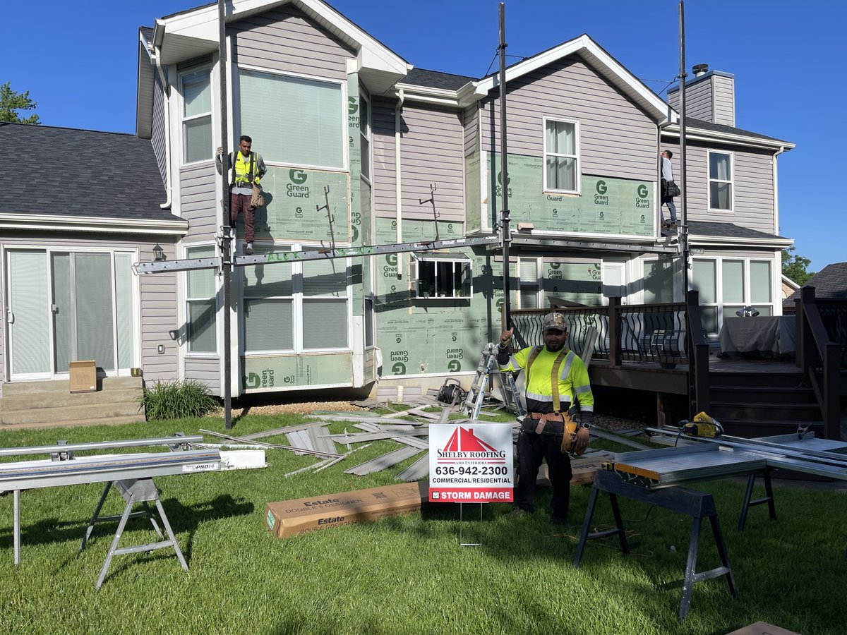 roofing_shelby's tweet image. Upgrade your home's exterior with our siding services. We offer installation and repairs to keep your home looking fresh. shelbyroofing.net 
 #Siding #ExteriorUpgrade #ShelbyRoofing