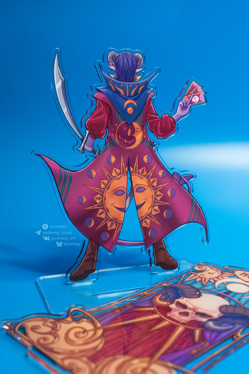Vimesy's tweet photo. I made a limited edition run of Mollymauk stands, and yesterday I finally got them!
This is the first time I've made a composite stand, with a full rendering of the character's back. Broke my brain during the process, but I'm happy with the result!

#CriticalRole #themightynein https://t.co/qaiwjSdgX8