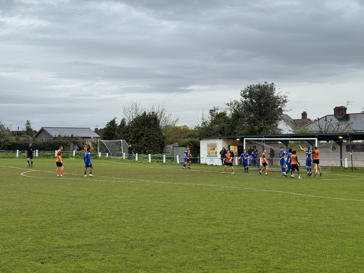 hoppingwxm's tweet photo. Off to Bridgnorth today (16/04/2026)
League game
Crown Meadow - Midland Football League Division 1 Table
🔵 Bridgnorth 2 - 1 Nuneaton Griff 🟠 (HT0-1)
96 in attendance
@AFCBridgnorth
#Nonleague #Groundhopping #England #Bridgnorth #Nuneaton #Football #Peldroed #voetbal #futbol https://t.co/1GhHvkH1cg
