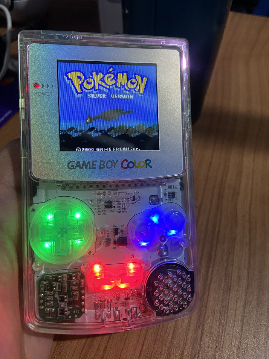 KokiHoney_'s tweet image. Les presento mi primera consola modificada ✨
#gameboycolor #Gameboy #GameboyMod