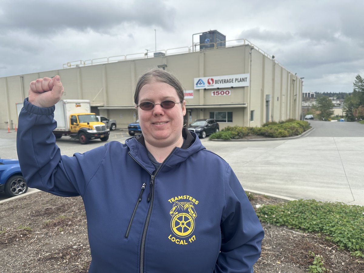 teamsters117's tweet image. #Teamsters at the @Safeway Beverage plant in Bellevue are in a tough fight for a fair contract. The group will be taking a #strike authorization vote this weekend if the company doesn't come prepared to bargain. #1u