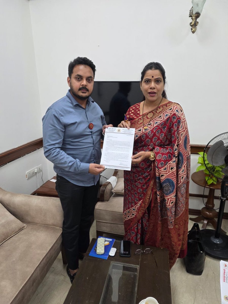 richapintoi's tweet image. In the wake of the death of a family in south Mumbai, Congress corporator Mohd Amir Naseem Khan today met Mumbai mayor Ritu Tawde, urging an urgent review of food safety standards across restaurants, cloud kitchens and online delivery platforms in Mumbai.

In his letter dated