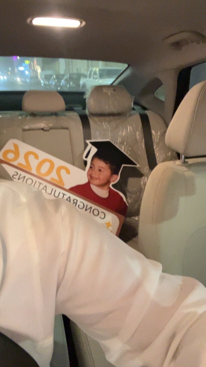 بين الماضي والحاضر 
انا خرّيج بعد شهرين ❤️‍🔥🎓