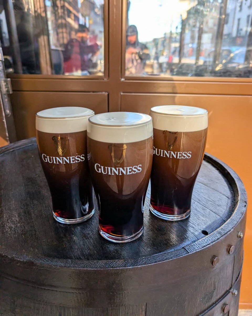 MorrisBarDublin's tweet photo. Guinness in the sunshine 🌞
#TalbotSt #DublinCity https://t.co/bamjhWfQc7