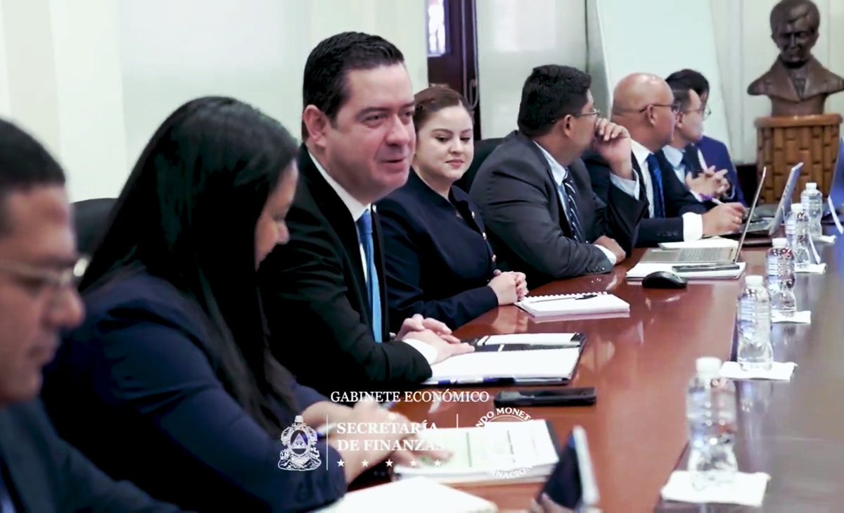 TNH2026's tweet image. #DíA2 ​📉 | Inicia la segunda jornada de sesiones de trabajo entre el Gabinete Económico del Gobierno del Presidente @TitoAsfuraPHN y la misión del #FMI.

Se mantienen las evaluaciones para fortalecer la ruta de estabilidad financiera del país. 🇭🇳

@Sefin_hn
#TNH