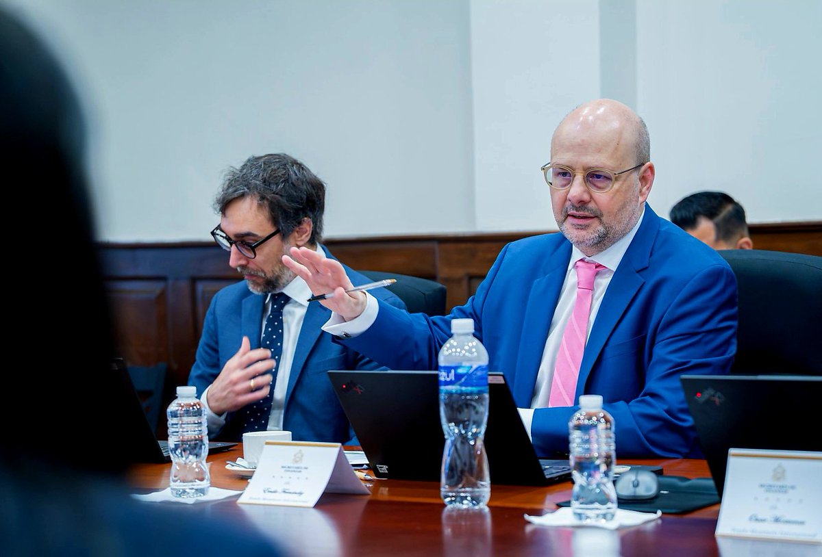 TNH2026's tweet image. #DíA2 ​📉 | Inicia la segunda jornada de sesiones de trabajo entre el Gabinete Económico del Gobierno del Presidente @TitoAsfuraPHN y la misión del #FMI.

Se mantienen las evaluaciones para fortalecer la ruta de estabilidad financiera del país. 🇭🇳

@Sefin_hn
#TNH