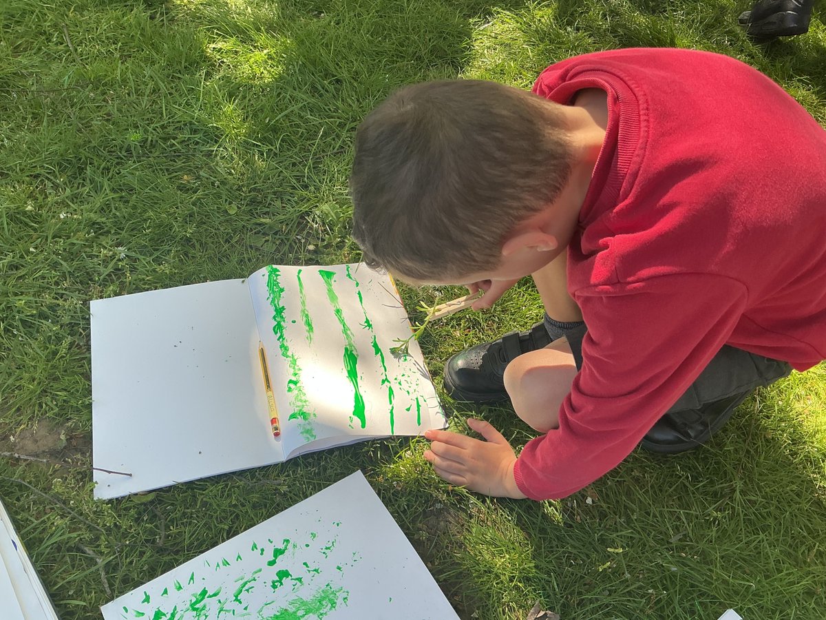 OldMillPS's tweet photo. Year 1 spent Friday afternoon creating art in the sunshine. They made their own tools for mark making using different materials in the nature garden (flowers, leaves, sticks, feathers, stones). 
#oldmill #broughtonastley #southleicestershire https://t.co/UiepAakDix