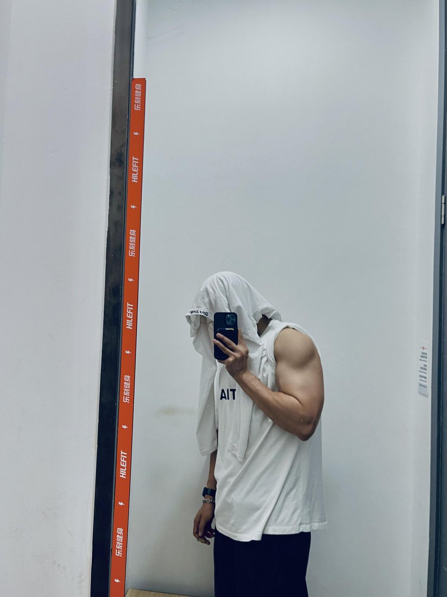 Cooks1n's tweet photo. 听说你们都喜欢看肌肉爹？
#直男 #s #体育生 #反差 https://t.co/B4t0v4xsKu