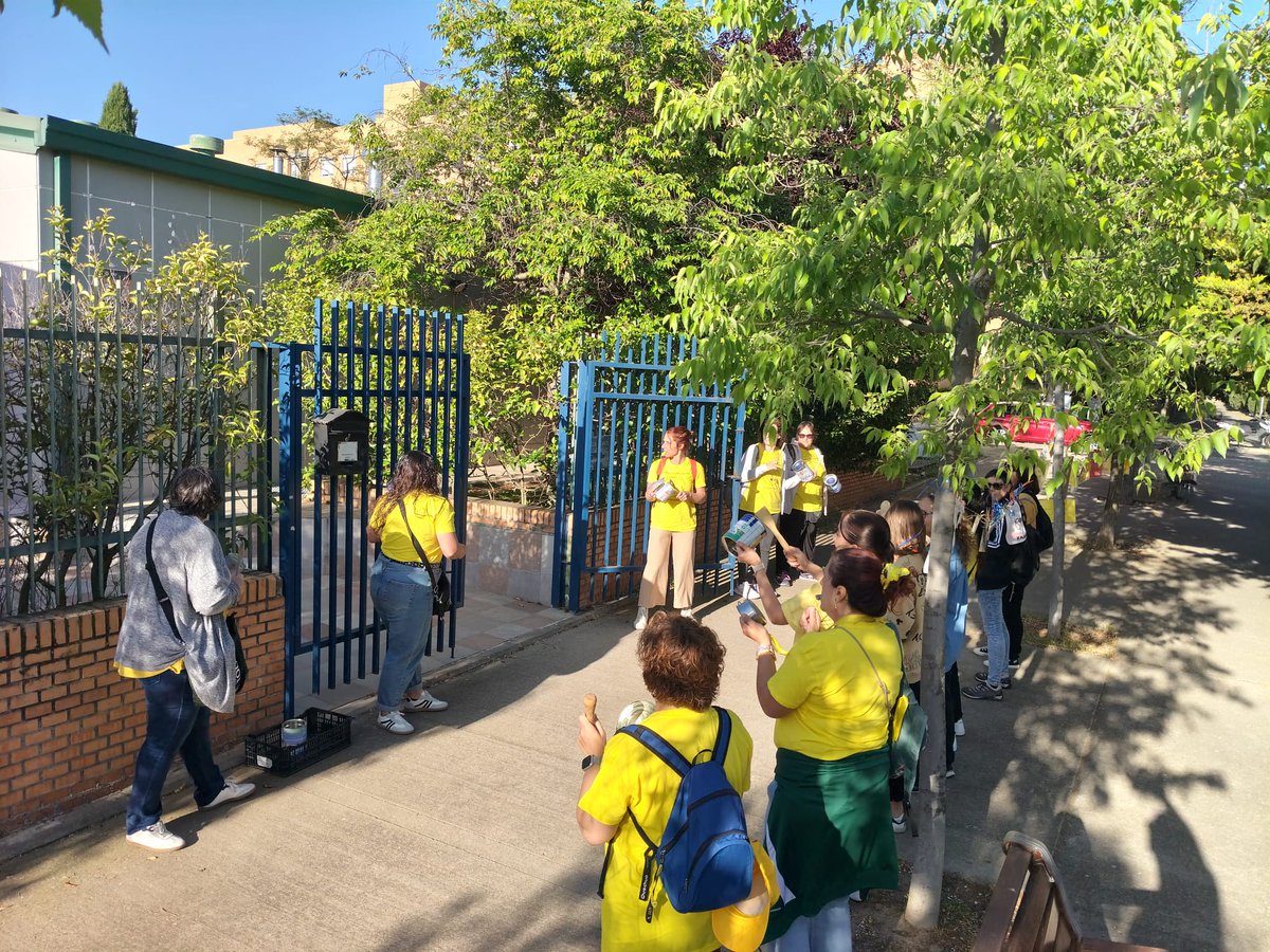 cgtzonasur's tweet photo. LEGANES | Piquetes de hoy en la #EscuelaIntantil Rosa Caramelo de #Leganés
La marea amarilla es imparable.
La lucha es el unico camino!!
#EscuelasInfantiles de #Madrid en su cuarta semana de #HuelgaIndefinida
@educacionPLEI @cgtsapmadrid @CGTMadrideduc @CGT_Madrid https://t.co/9L2PpqrkVI