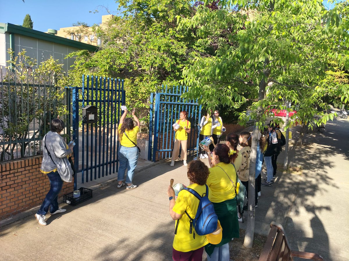 cgtzonasur's tweet photo. LEGANES | Piquetes de hoy en la #EscuelaIntantil Rosa Caramelo de #Leganés
La marea amarilla es imparable.
La lucha es el unico camino!!
#EscuelasInfantiles de #Madrid en su cuarta semana de #HuelgaIndefinida
@educacionPLEI @cgtsapmadrid @CGTMadrideduc @CGT_Madrid https://t.co/9L2PpqrkVI