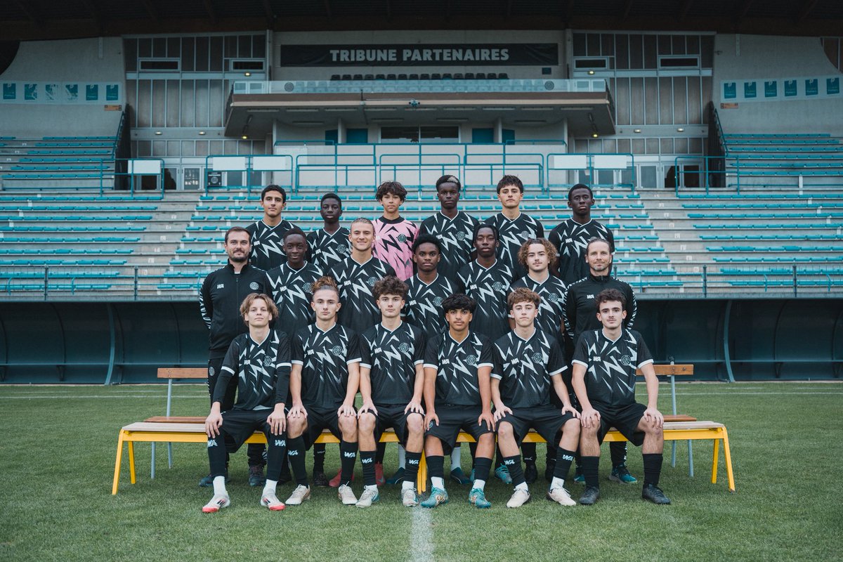 stadepoitevinfc's tweet photo. [#FormationSPFC] 🏆 𝗡𝗼𝘀 𝗨𝟭𝟱 𝗲𝘁 𝗨𝟭𝟳 𝗥𝟭 𝘀𝗮𝗰𝗿𝗲́𝘀 𝗰𝗵𝗮𝗺𝗽𝗶𝗼𝗻𝘀

Alors que le championnat n’est pas encore terminé, nos U15 et U17, évoluant au plus haut niveau régional, sont officiellement champions 👏

#StadePoitevinFC #TeamDragons #EnsemblePlusLoin 🐉 https://t.co/UDa6w18WDs