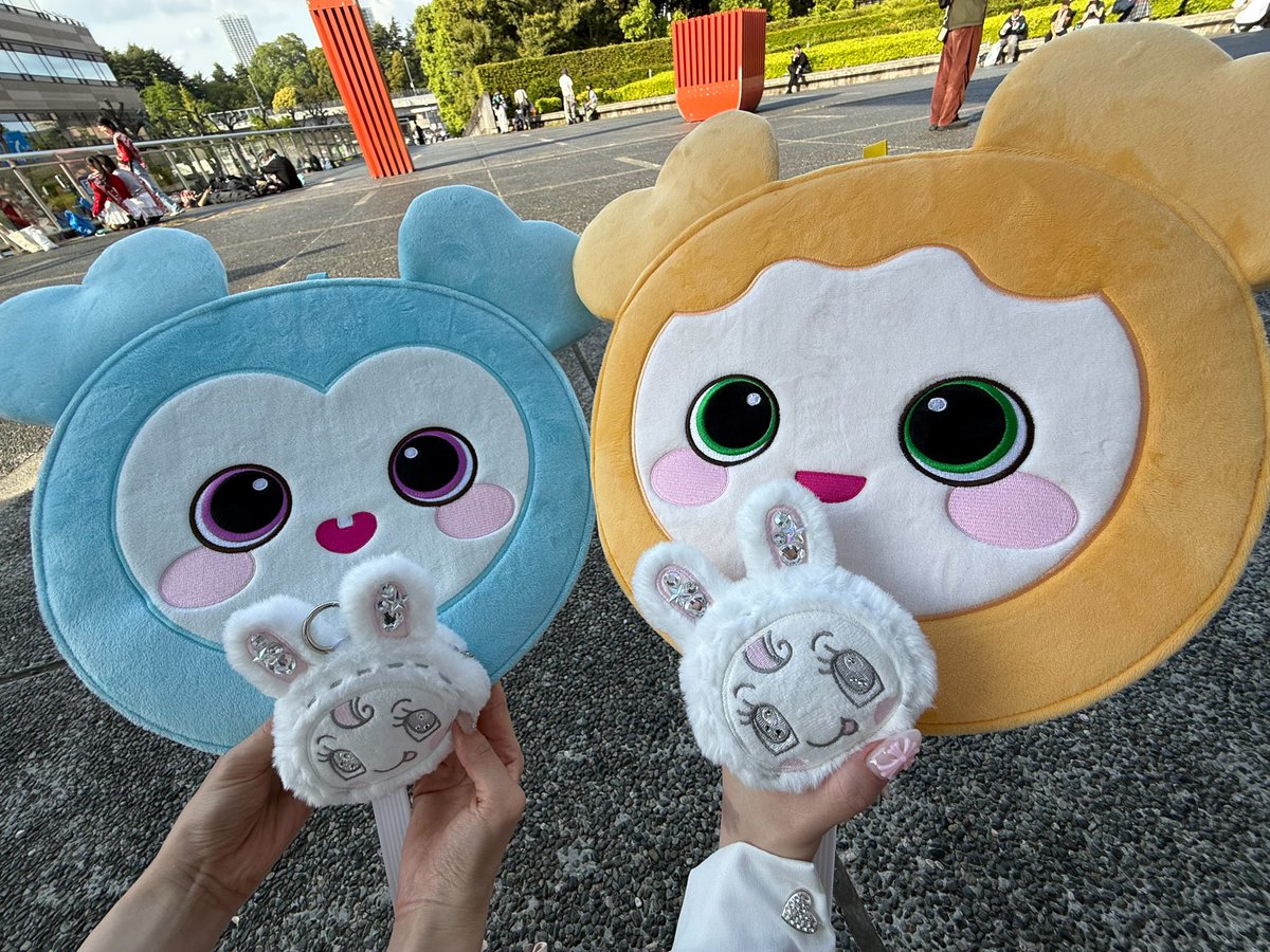 pyoonchiiiii's tweet photo. TWICE国立競技場行けてよかったー！
TWICEちゃん達が本当に輝いてて可愛すぎて、国立競技場の景色も凄くてあの場にいれたことが感動でしかなかった🥹✌️
ナヨンちゃんあかちゃんみたいで本当可愛い大好き増した🐰🩵
strategyの衣装(一応ジヒョちゃんナヨンちゃん)褒めてくれたonceの方ありがとう🥺🩷 https://t.co/GdYQpcBpVt