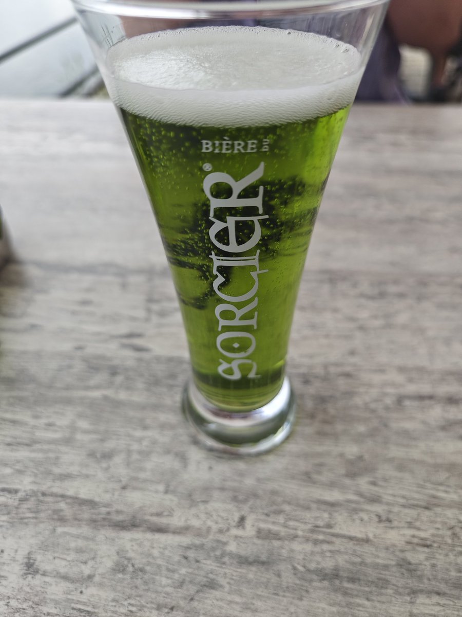 penekoo_'s tweet image. #souvenir 
C'est la bière que je prenais entre deux cours au lycée 
Bière aux orties