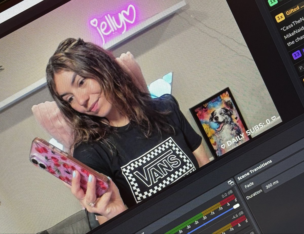 jjellybeams's tweet photo. ❤️ LIVE: Going to be opening some Pokemon cards! Will we find a Pikachu?! 

https://t.co/FlSFZbKRE4 https://t.co/2uLHia2aRl