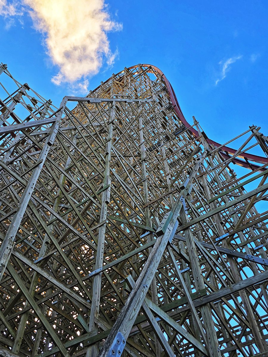 WWoman08's tweet image. Steel Vengeance @cedarpoint #Rollercoaster #cedarpoint #Tuesday #queue #ohio #photographer #happiness @SixFlags