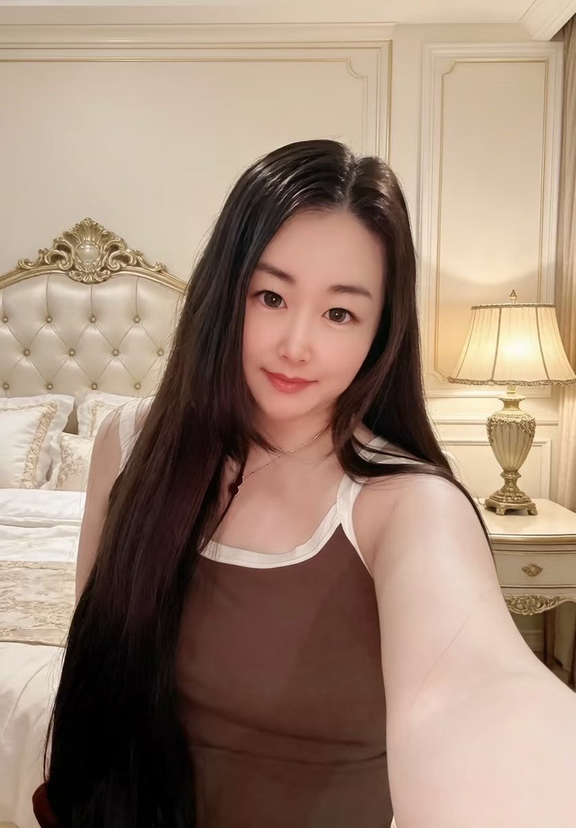 Gigoon08's tweet photo. 今天没出门，在房间里收集了一整晚的温柔，要不要分你一半？ https://t.co/6Rdml8sZiL