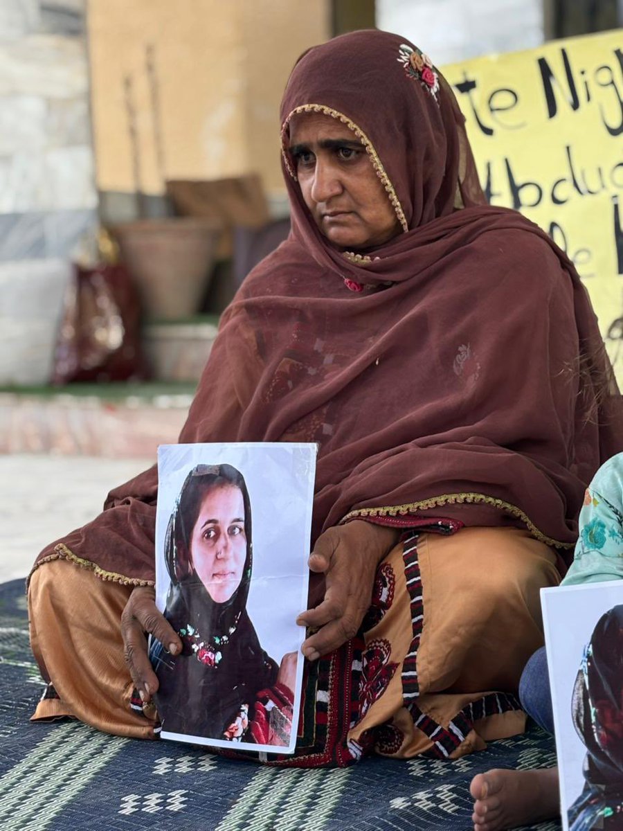 𝗗𝗮𝘆 𝟬𝟳 - 𝗕𝗼𝗹𝗮𝗻 𝗠𝗲𝗱𝗶𝗰𝗮𝗹 𝗖𝗼𝗺𝗽𝗹𝗲𝘅, 𝗤𝘂𝗲𝘁𝘁𝗮 𝗦𝗶𝘁-𝗶𝗻

The sit-in protest in front of BMC has today entered its seventh day, yet  no progress of any kind has been taken, nor has the administration afforded any serious attention to this matter. The