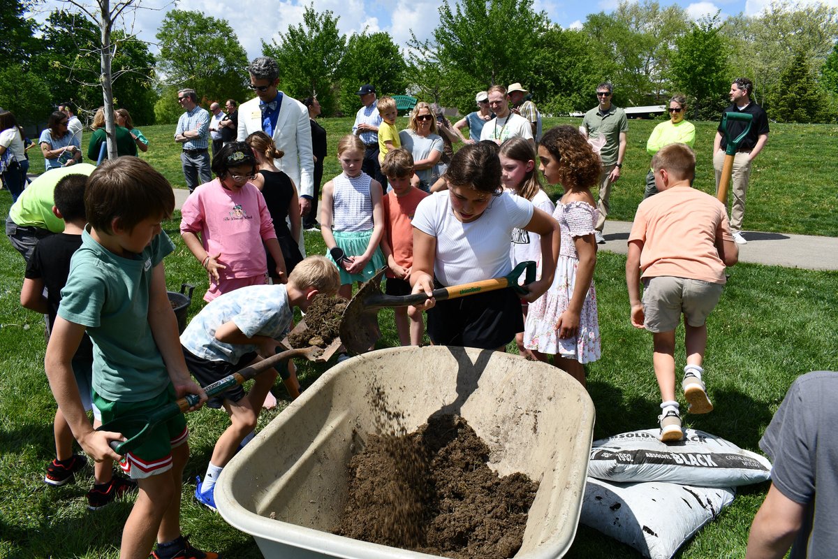 CityofUA's tweet image. Planting roots for the future! 🌳 💚 Greensview Middle School students recently joined City Council and Parks &amp;amp; Recreation staff to plant four Chinquapin Oak trees at Sunny 95 Park. They are part of a 17-species native grove honoring Ohio as the 17th state. #ArborDay #America250