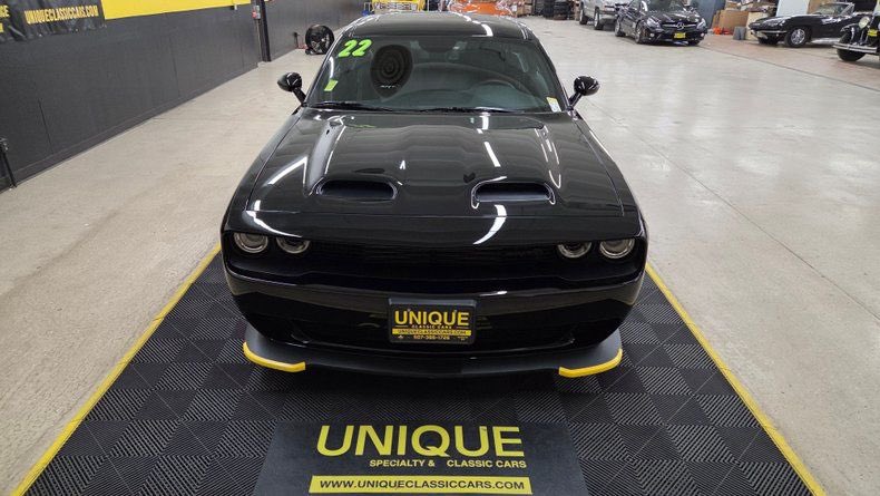autabuy's tweet image. 2022 Dodge Challenger SRT Hellcat Redeye. A one-owner, LOW MILEAGE example with only 837 MILES on the odometer and a clean Carfax report

Unique Classic Cars
Call: 507-386-1726 For prices

#2022dodge #dodge #autabuy