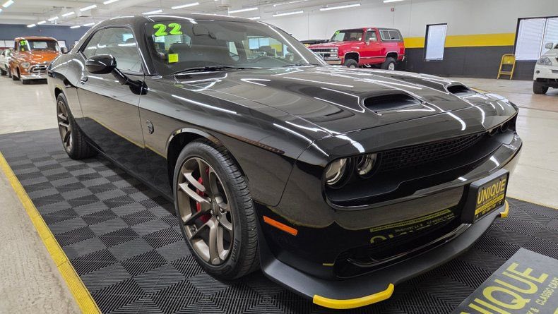 autabuy's tweet image. 2022 Dodge Challenger SRT Hellcat Redeye. A one-owner, LOW MILEAGE example with only 837 MILES on the odometer and a clean Carfax report

Unique Classic Cars
Call: 507-386-1726 For prices

#2022dodge #dodge #autabuy