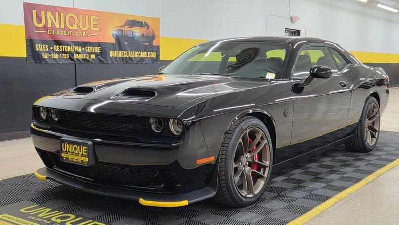 autabuy's tweet image. 2022 Dodge Challenger SRT Hellcat Redeye. A one-owner, LOW MILEAGE example with only 837 MILES on the odometer and a clean Carfax report

Unique Classic Cars
Call: 507-386-1726 For prices

#2022dodge #dodge #autabuy