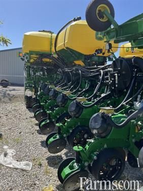 FarmsNews's tweet image. 2023 John Deere 1775NT 🔻

Exact emerge, central fill system, electric drive, exact rate, flex fold, and more.

usfarmer.com/planting-and-s…

#ForSale @WrightImp
