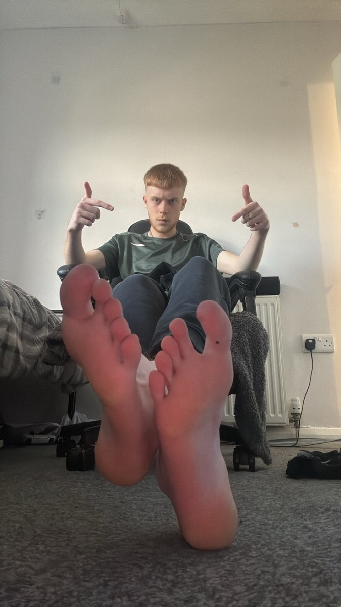 snorefootking's tweet image. Scally ginger soles
Soft and pink on a tough Yorkshire stud. 
The way I want to sniff and tickle is almost too much for me 
@Master_ej2 
#alphafeet #ginger #soles
